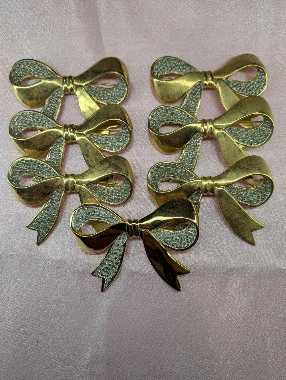 7 Vintage Gold Bow Pin Brooch - Elegant Women’s Accessory